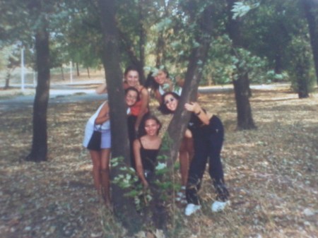 2004 Elevi ai Lic. Sincai in Parcul Tineretului
